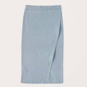 SOLD✨ Split thigh sweater midi skirt